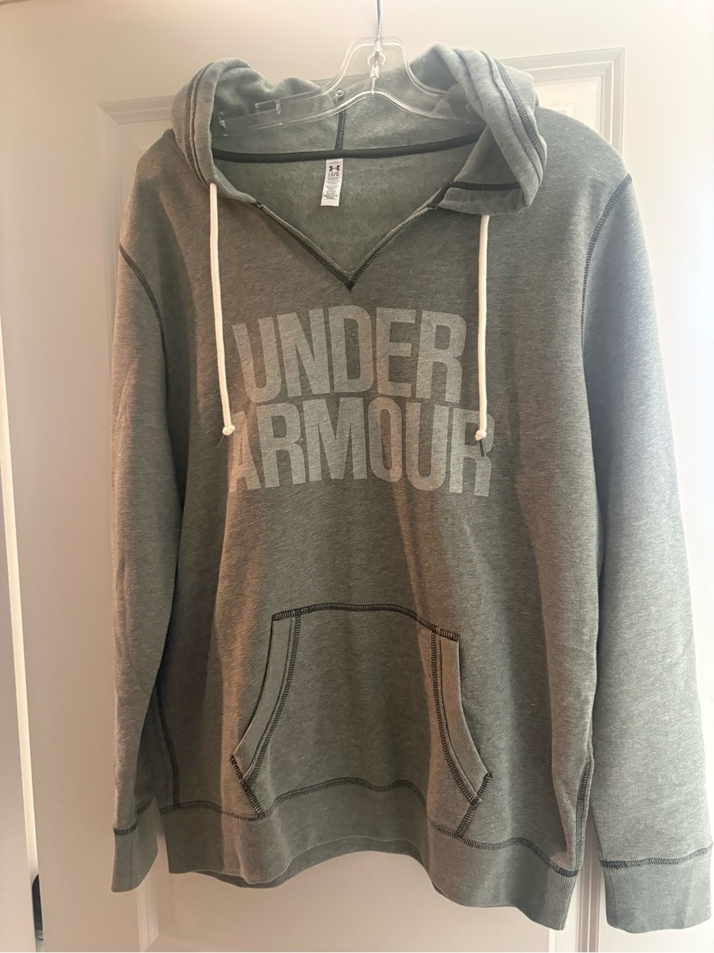 Under Armour Women's faded army green Scoop Neck Pullover Sweatshirt/hoodie